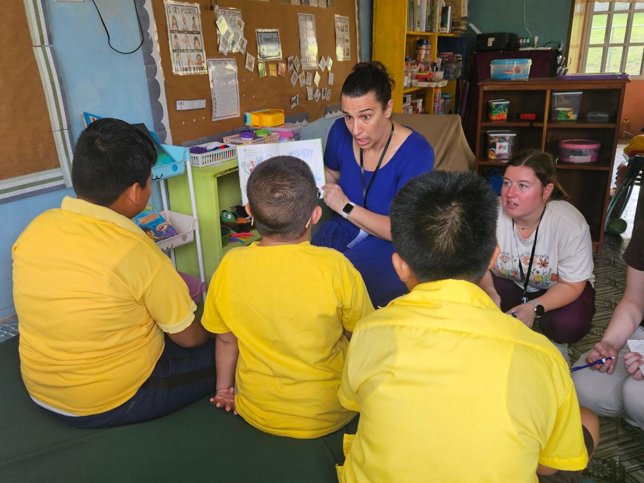 student teaching students in yellow shirts